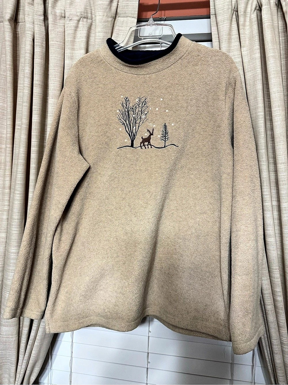 Croft & Barrow Deer Embroidered Crewneck in Beige Medium Like New